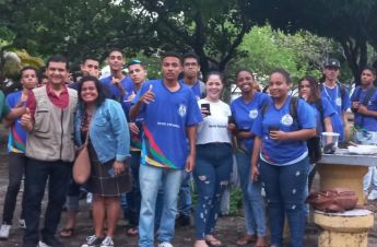 Ação Pedagógica leva alunos do Colégio Portela para a Praça Jornalista Orlando Dantas em Aracaju