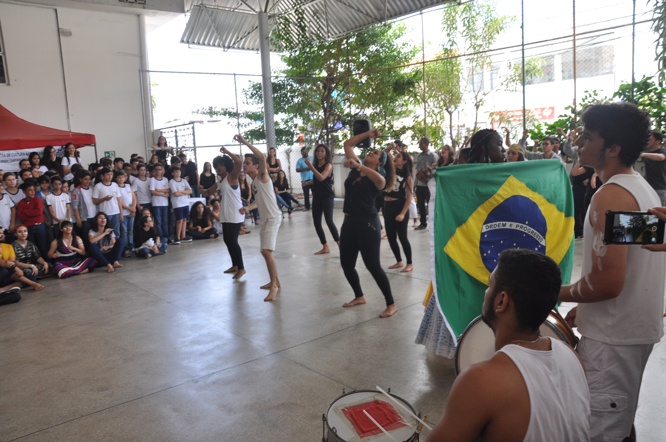 Alunos da 1ª série participam de Mostra de Cultura Afro-Brasileira